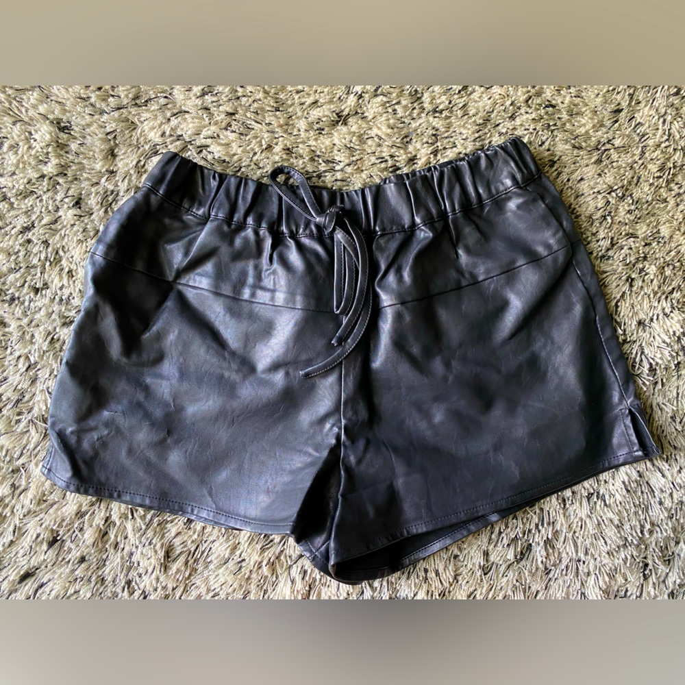 Under Skies Woman Faux Leather High Waisted Shorts with Stretchy Waistband